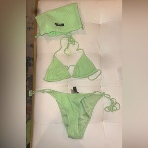 Triangl bikini
SMALL top MEDIUM bottom
lime green